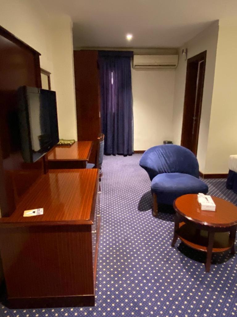 Onizah Hotel Unaizah Ngoại thất bức ảnh