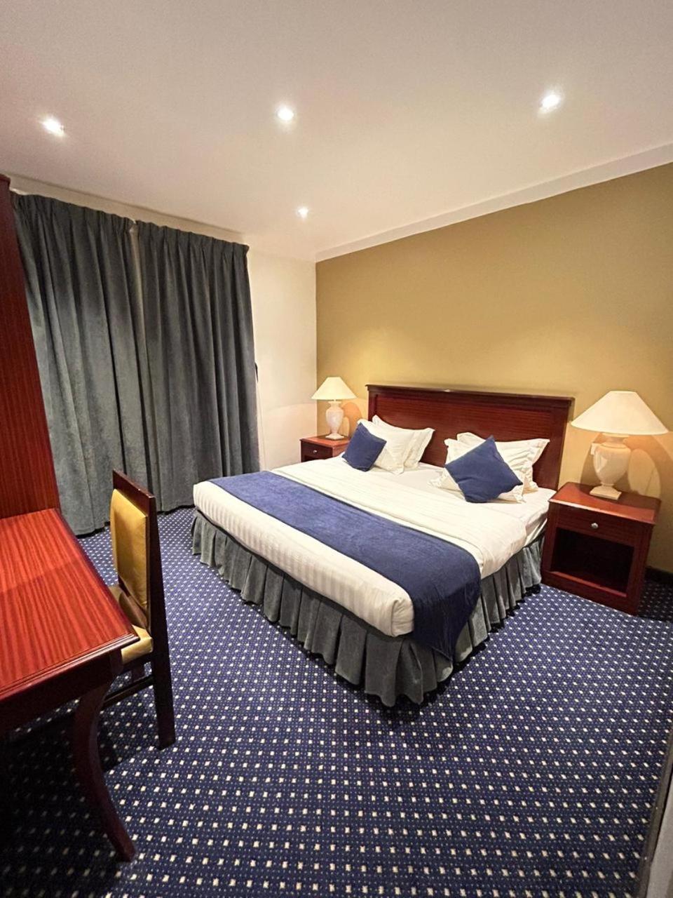 Onizah Hotel Unaizah Ngoại thất bức ảnh